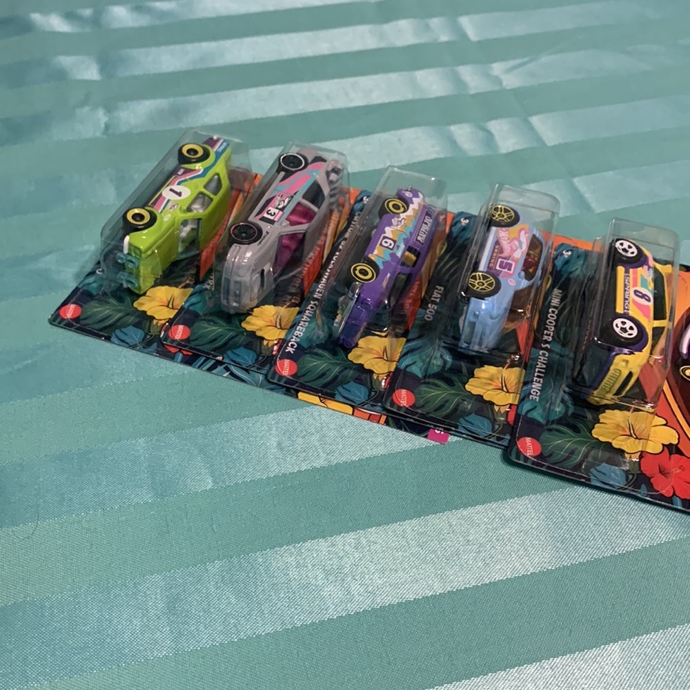 Easter Hot Wheels Spring Easter Collection 5 Cars - Picture 8 of 12
